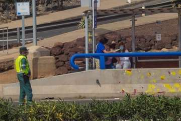  Encomiable servicio de auxilio de una patrulla de la Guardia Civil de Tráfico en Telde/Reportaje Antonio Rico.